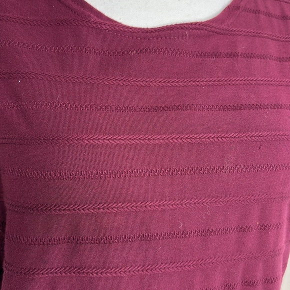 Class 955 Burgundy Short Sleeve Textured Oversized Top. Medium - Picture 2 of 10